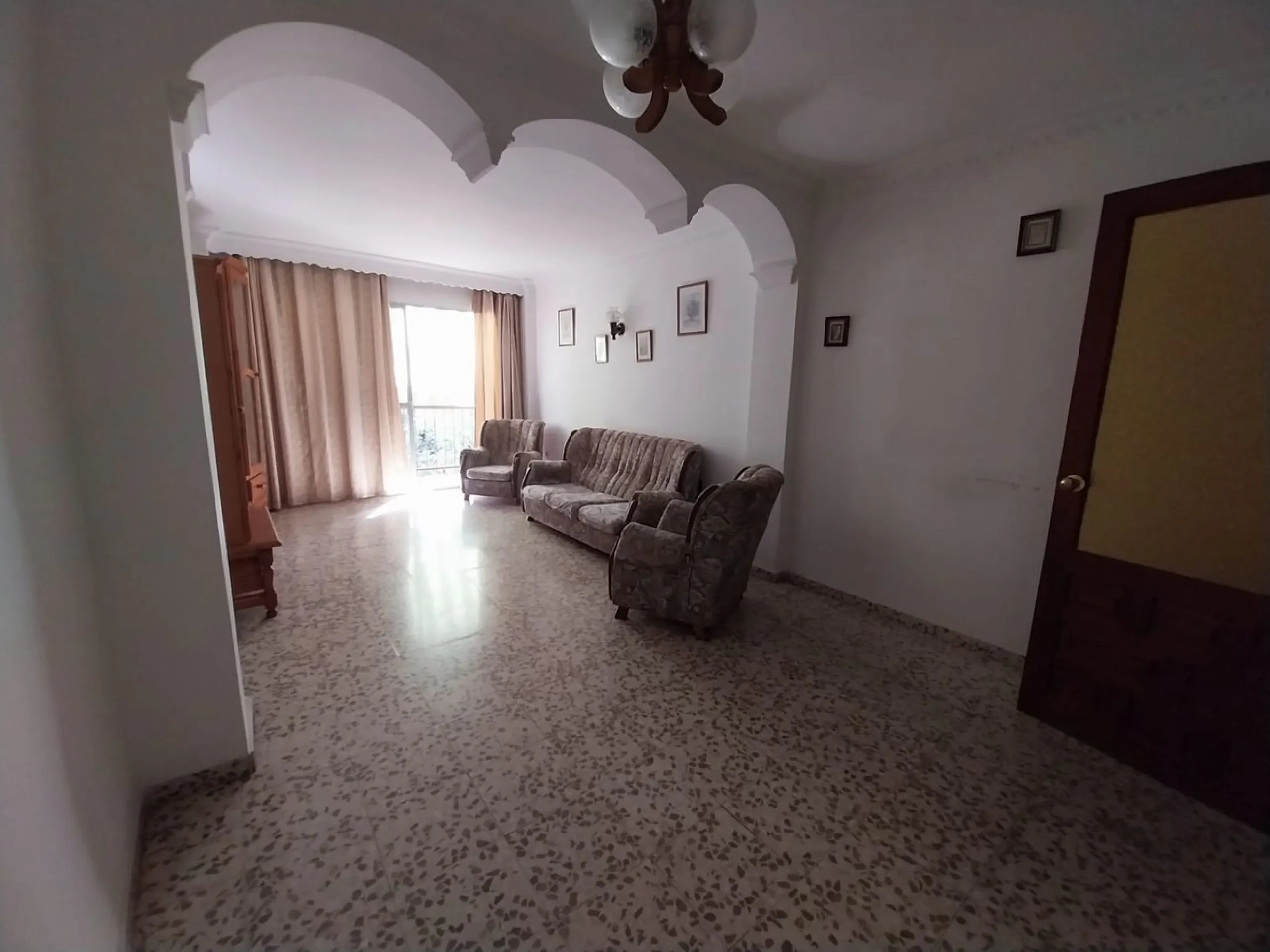 Spacious and Luminous 3-Bedroom Apartment in the Heart of Estepona's Centro – Exterior-Facing with Terrace, Elevator, and Prime Beach Proximity!