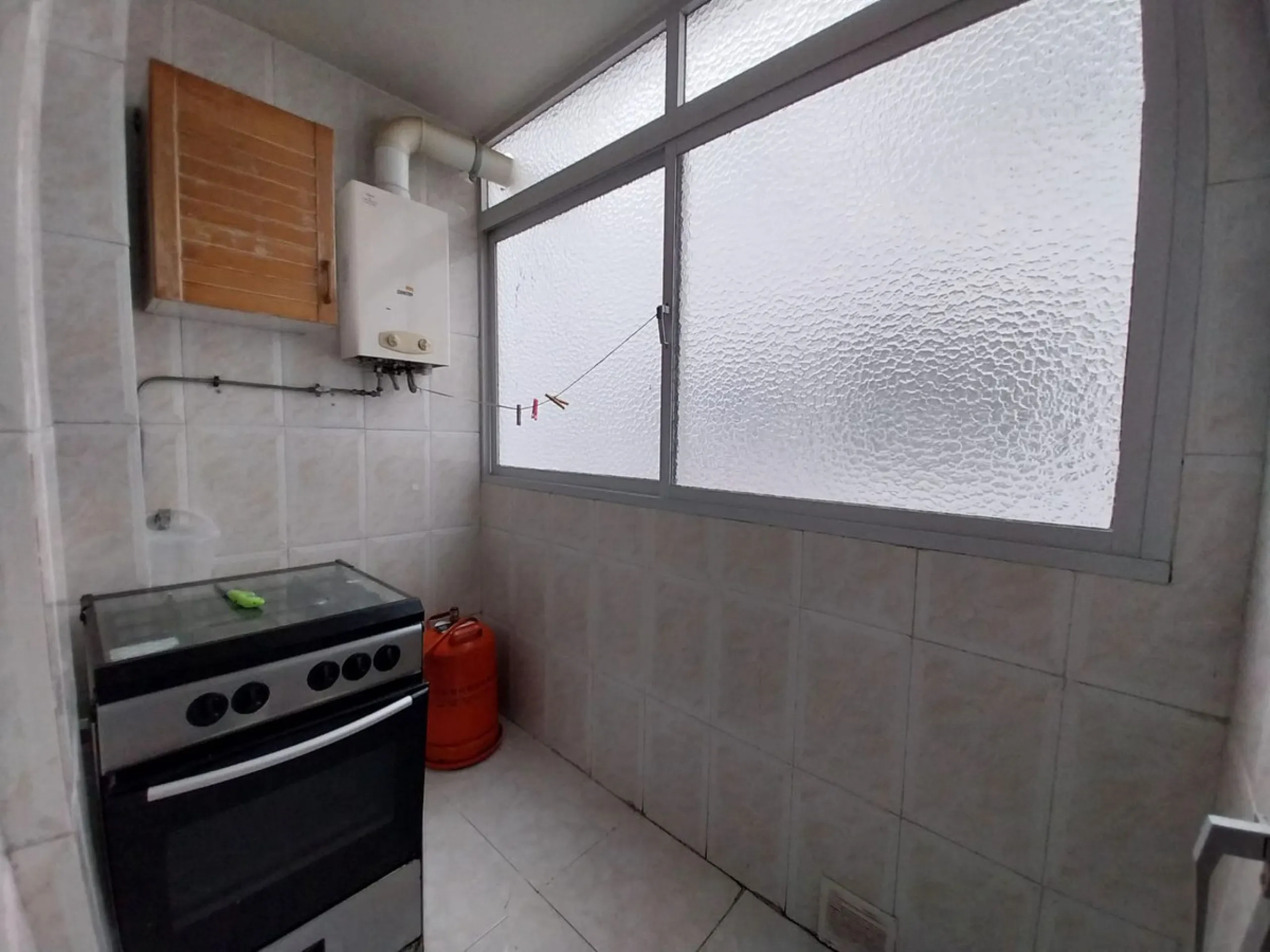 Spacious and Luminous 3-Bedroom Apartment in the Heart of Estepona's Centro – Exterior-Facing with Terrace, Elevator, and Prime Beach Proximity!