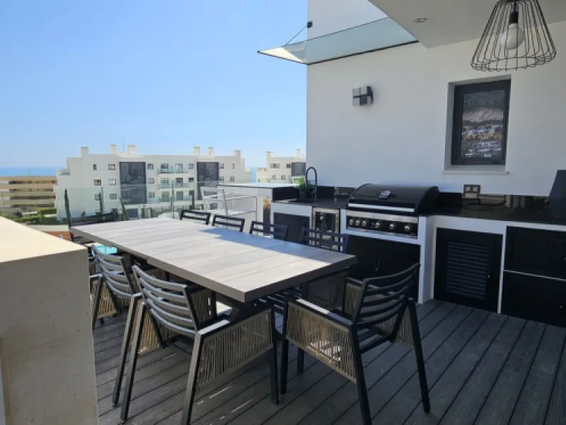 Penthouse for sale in Higueron West Phase III. With private pool.