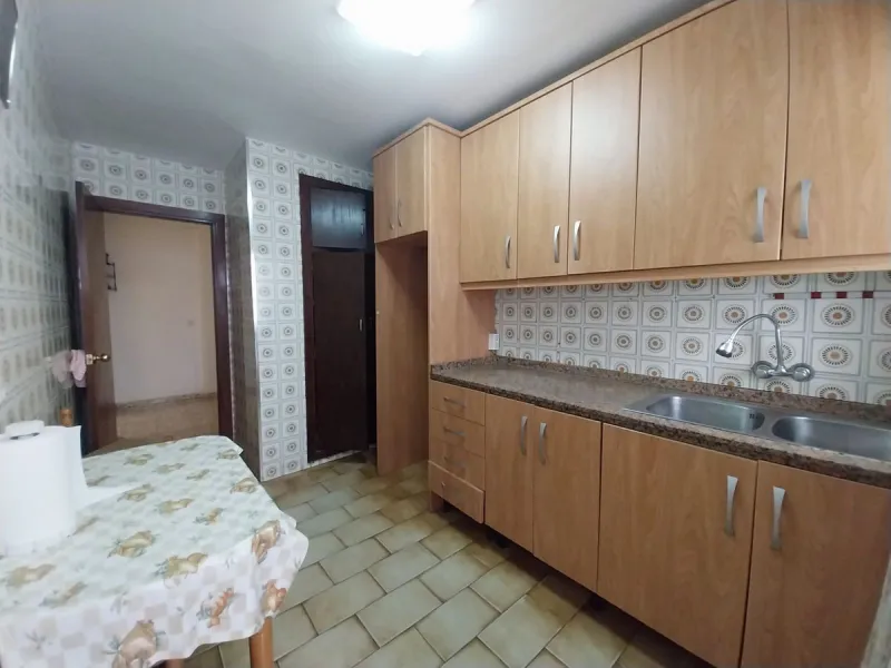 Spacious and Luminous 3-Bedroom Apartment in the Heart of Estepona's Centro – Exterior-Facing with Terrace, Elevator, and Prime Beach Proximity!