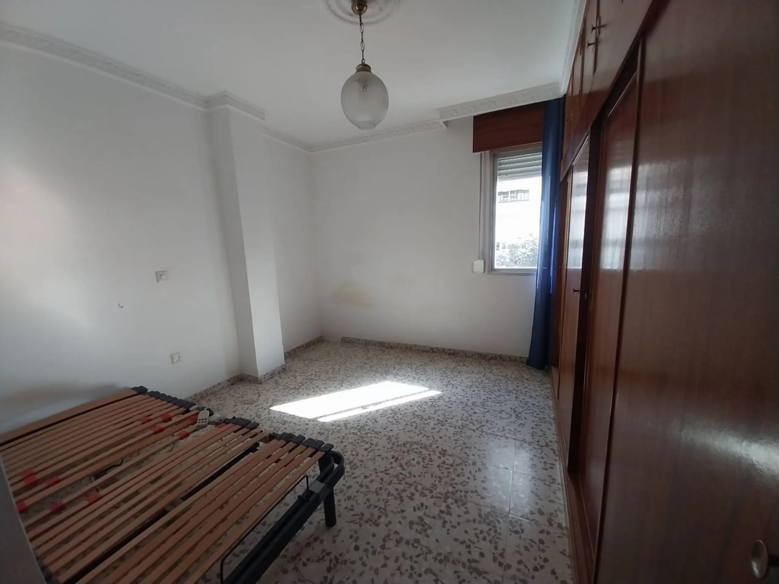 Spacious and Luminous 3-Bedroom Apartment in the Heart of Estepona's Centro – Exterior-Facing with Terrace, Elevator, and Prime Beach Proximity!