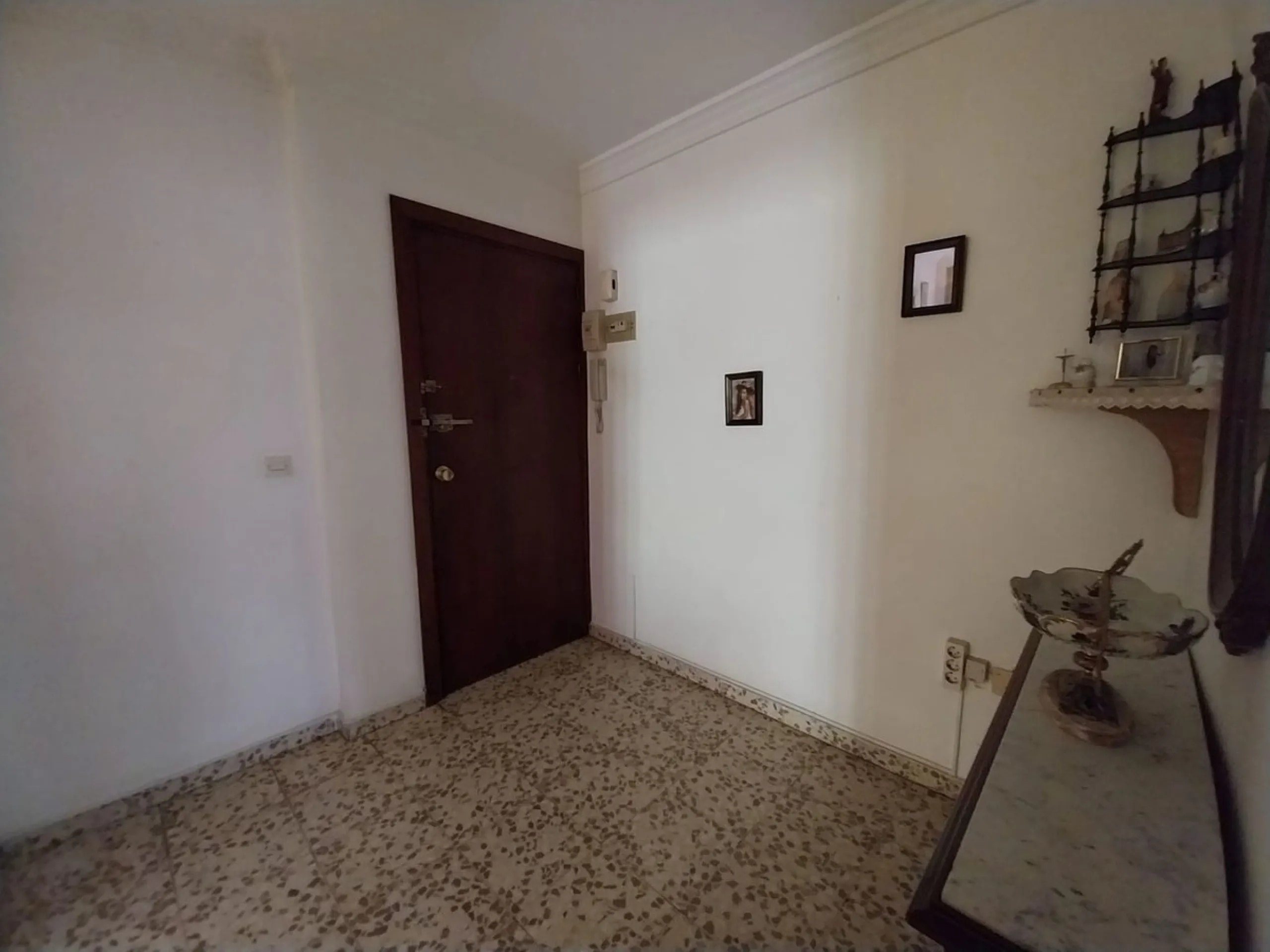 Spacious and Luminous 3-Bedroom Apartment in the Heart of Estepona's Centro – Exterior-Facing with Terrace, Elevator, and Prime Beach Proximity!