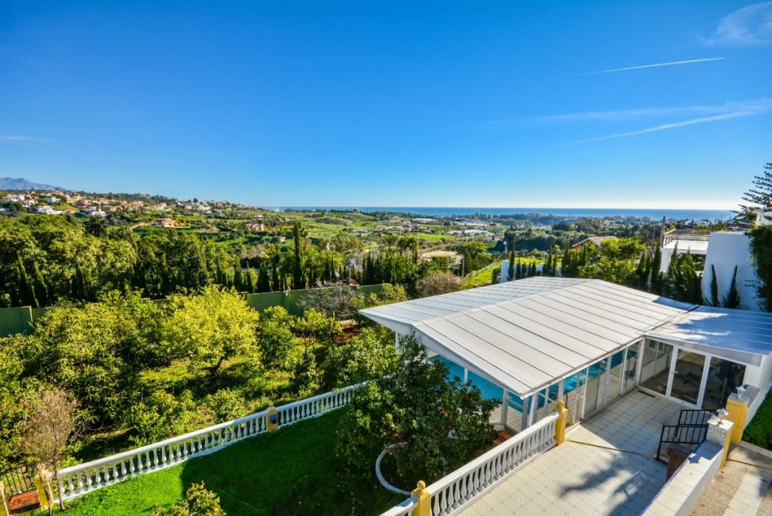 Wonderful Villa Estepona with self contained apartment, separate guest house, orchard, stables and beautiful sea views.