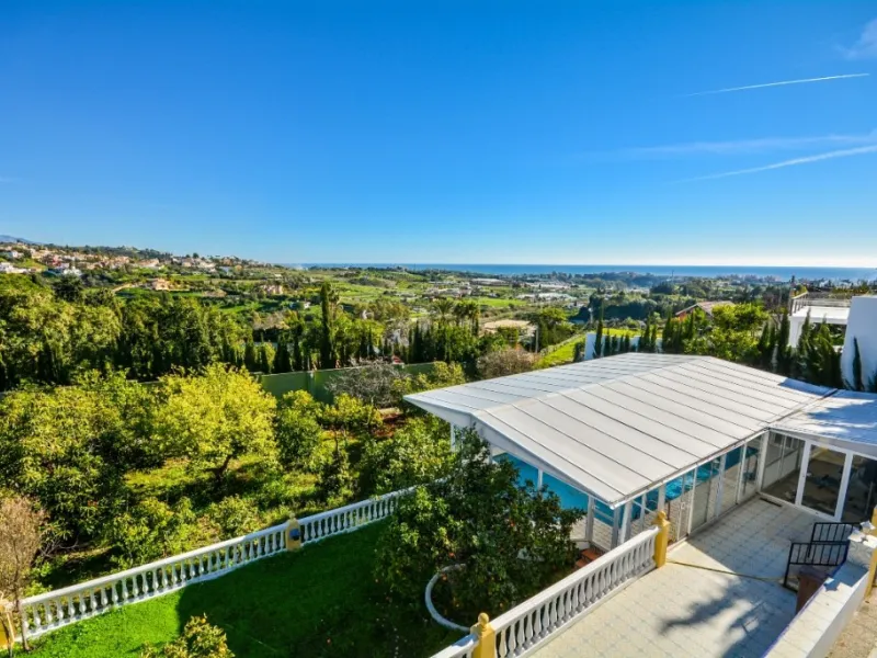Wonderful Villa Estepona with self contained apartment, separate guest house, orchard, stables and beautiful sea views.