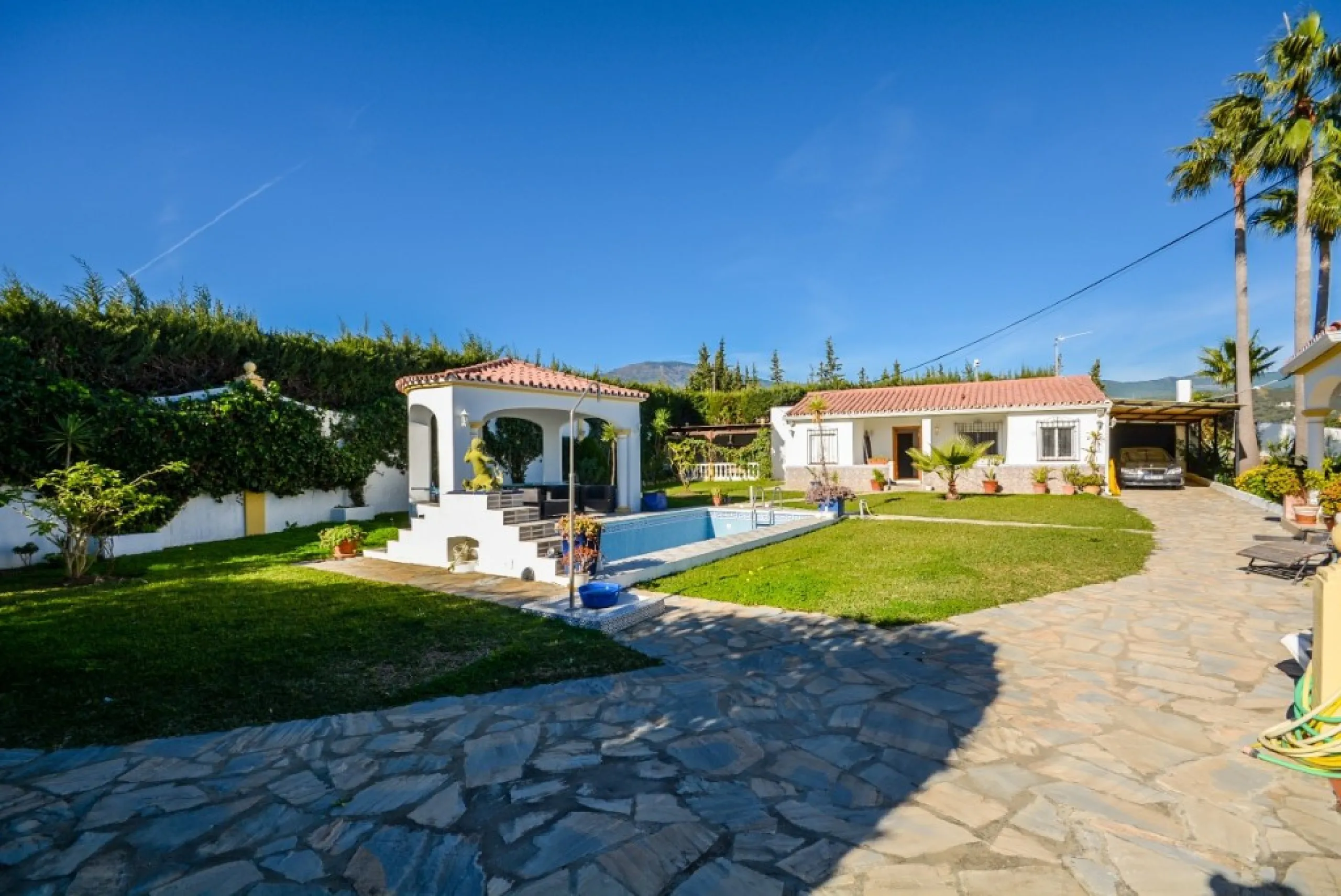 Wonderful Villa Estepona with self contained apartment, separate guest house, orchard, stables and beautiful sea views.