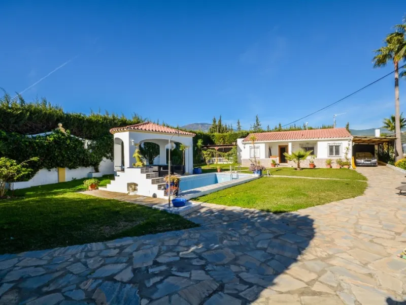 Wonderful Villa Estepona with self contained apartment, separate guest house, orchard, stables and beautiful sea views.