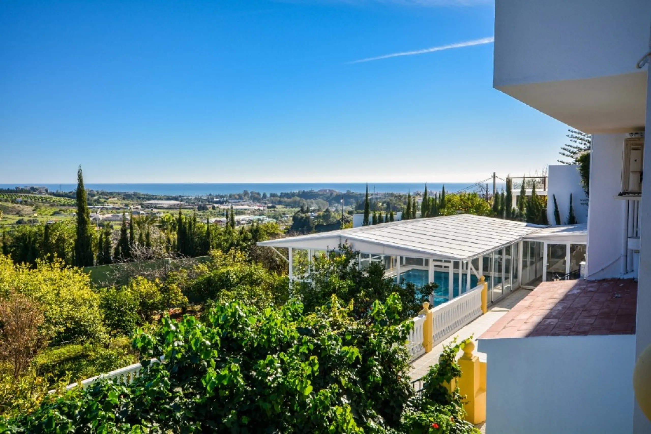 Wonderful Villa Estepona with self contained apartment, separate guest house, orchard, stables and beautiful sea views.