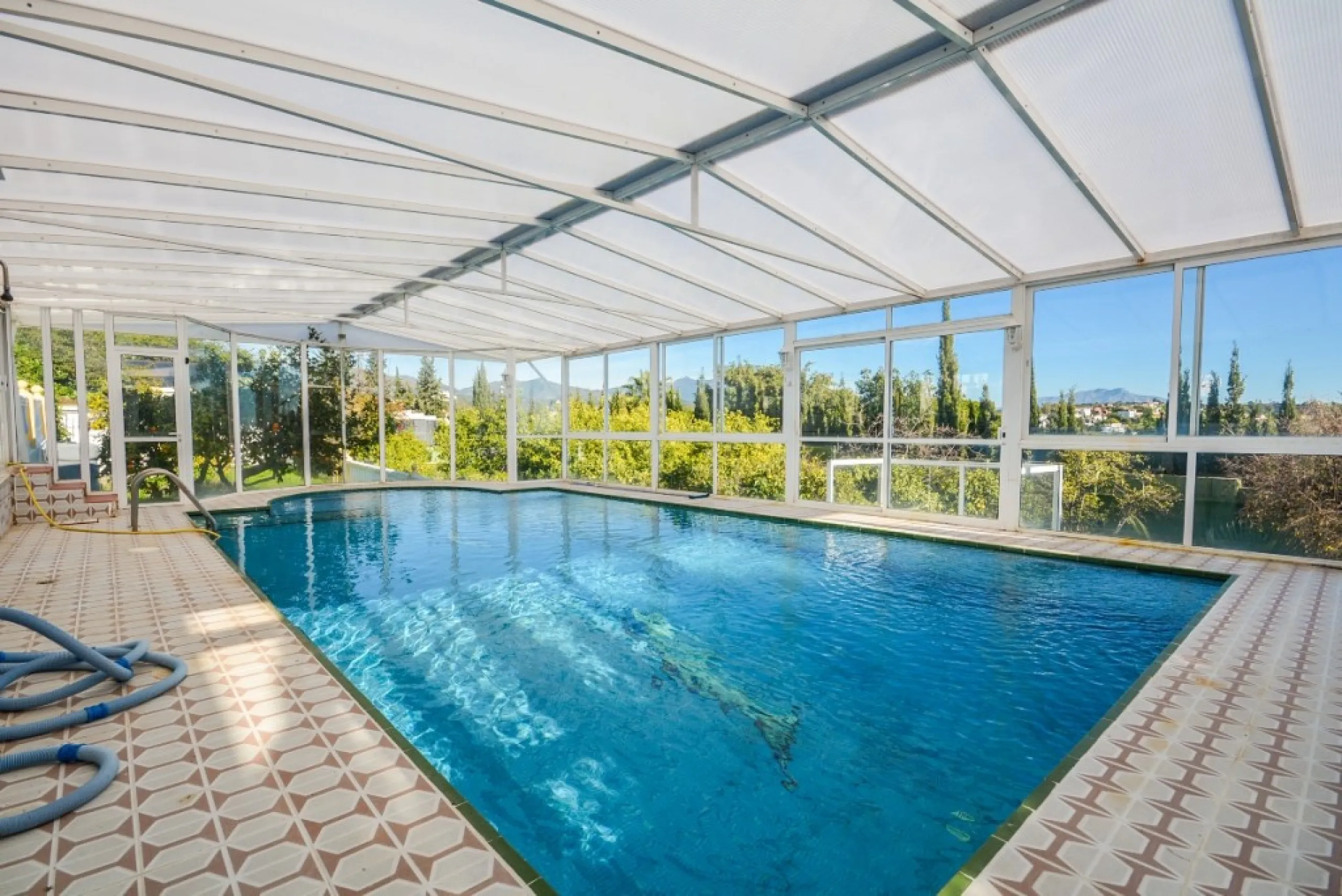 Wonderful Villa Estepona with self contained apartment, separate guest house, orchard, stables and beautiful sea views.