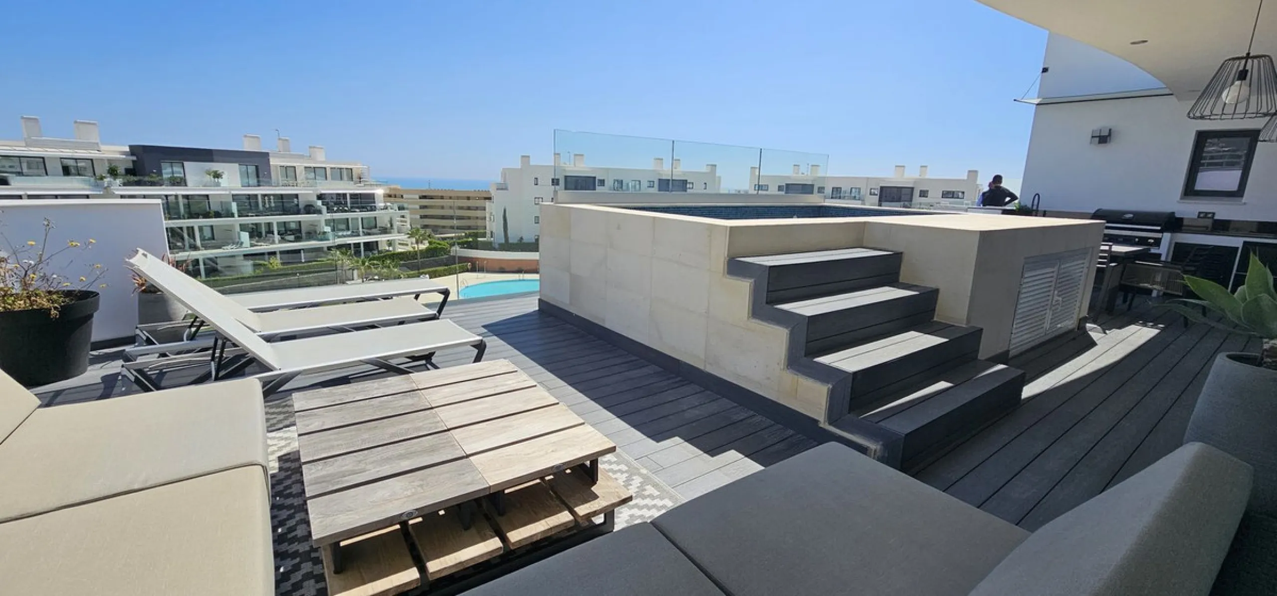 Penthouse for sale in Higueron West Phase III. With private pool.