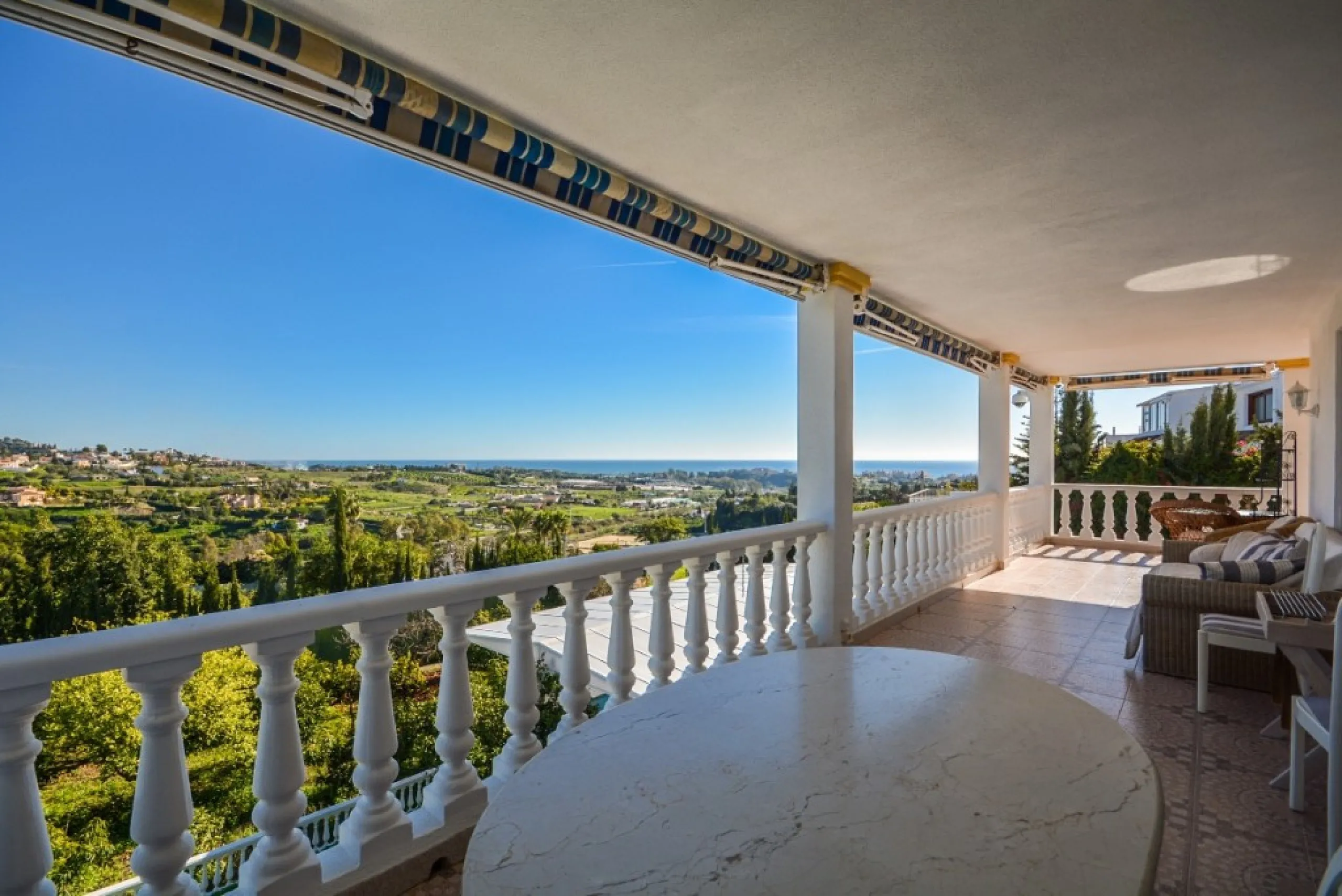 Wonderful Villa Estepona with self contained apartment, separate guest house, orchard, stables and beautiful sea views.