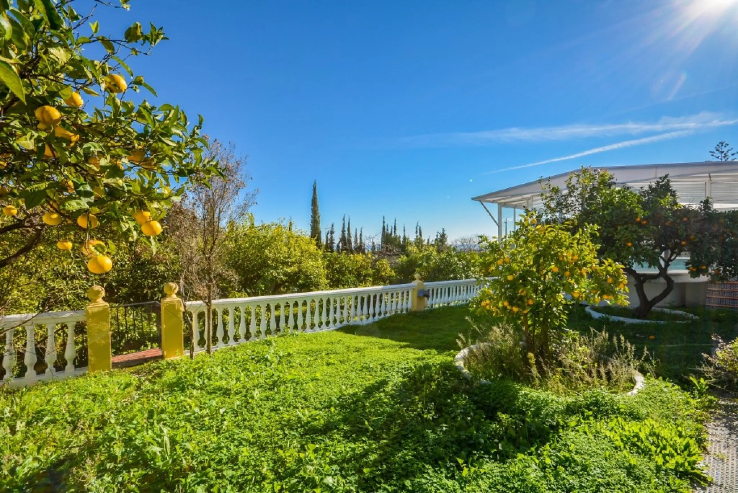 Wonderful Villa Estepona with self contained apartment, separate guest house, orchard, stables and beautiful sea views.