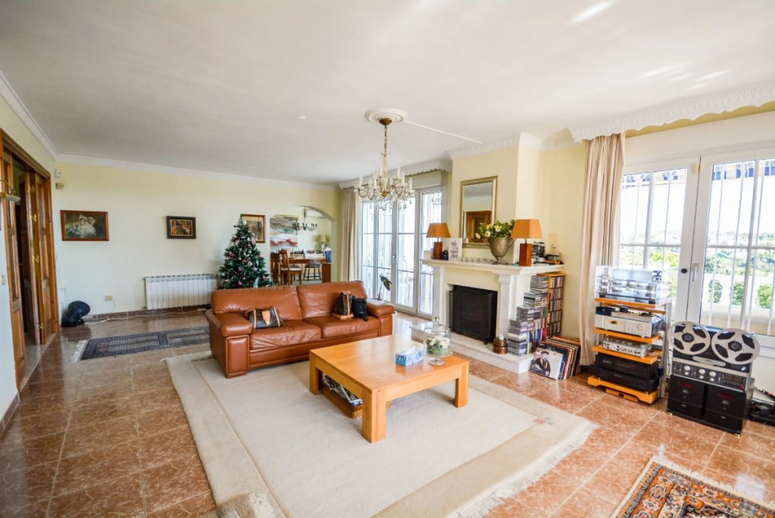 Wonderful Villa Estepona with self contained apartment, separate guest house, orchard, stables and beautiful sea views.