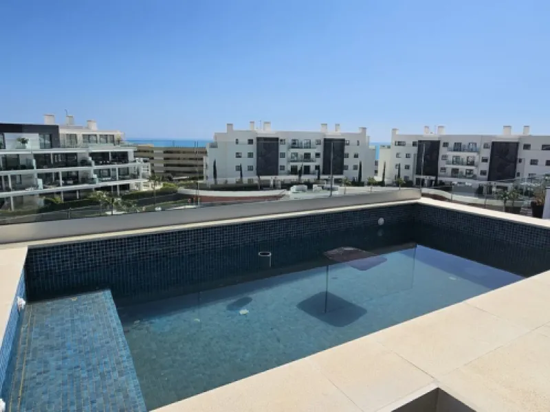 Penthouse for sale in Higueron West Phase III. With private pool.