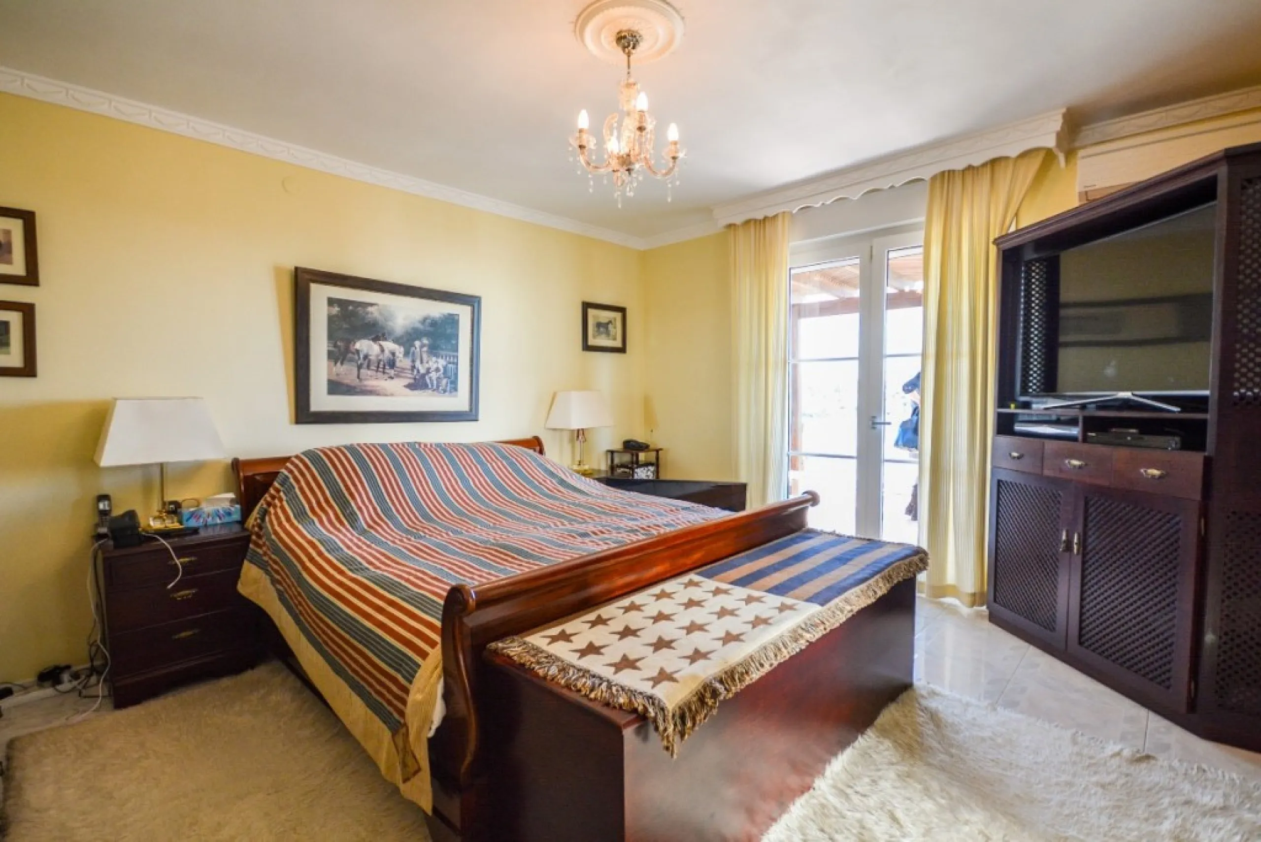 Wonderful Villa Estepona with self contained apartment, separate guest house, orchard, stables and beautiful sea views.