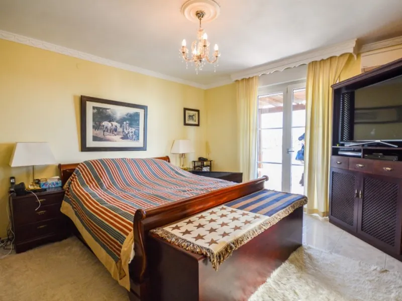 Wonderful Villa Estepona with self contained apartment, separate guest house, orchard, stables and beautiful sea views.