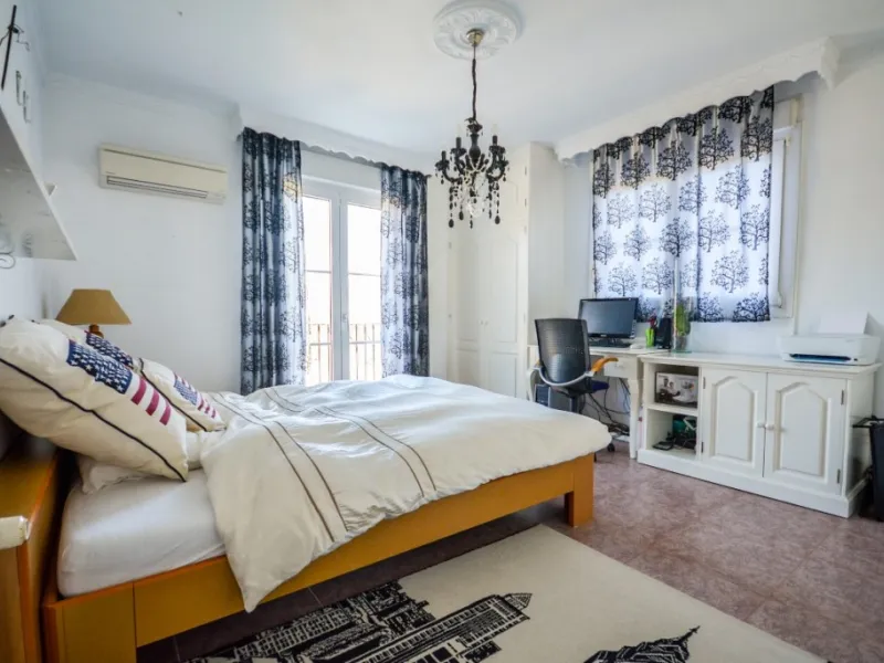 Wonderful Villa Estepona with self contained apartment, separate guest house, orchard, stables and beautiful sea views.