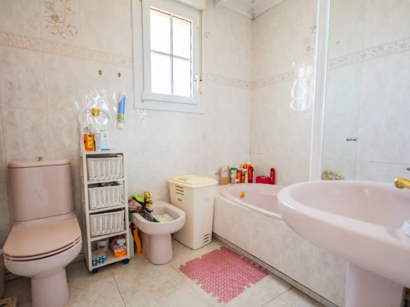 Wonderful Villa Estepona with self contained apartment, separate guest house, orchard, stables and beautiful sea views.