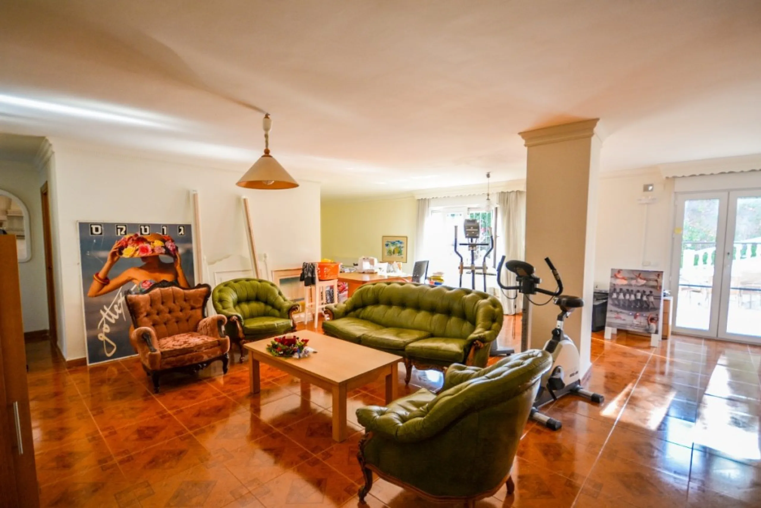 Wonderful Villa Estepona with self contained apartment, separate guest house, orchard, stables and beautiful sea views.