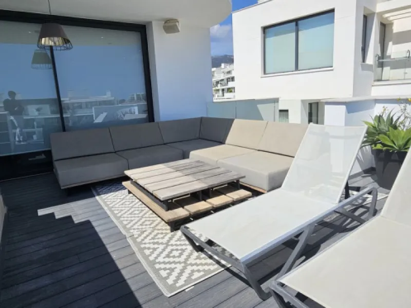 Penthouse for sale in Higueron West Phase III. With private pool.
