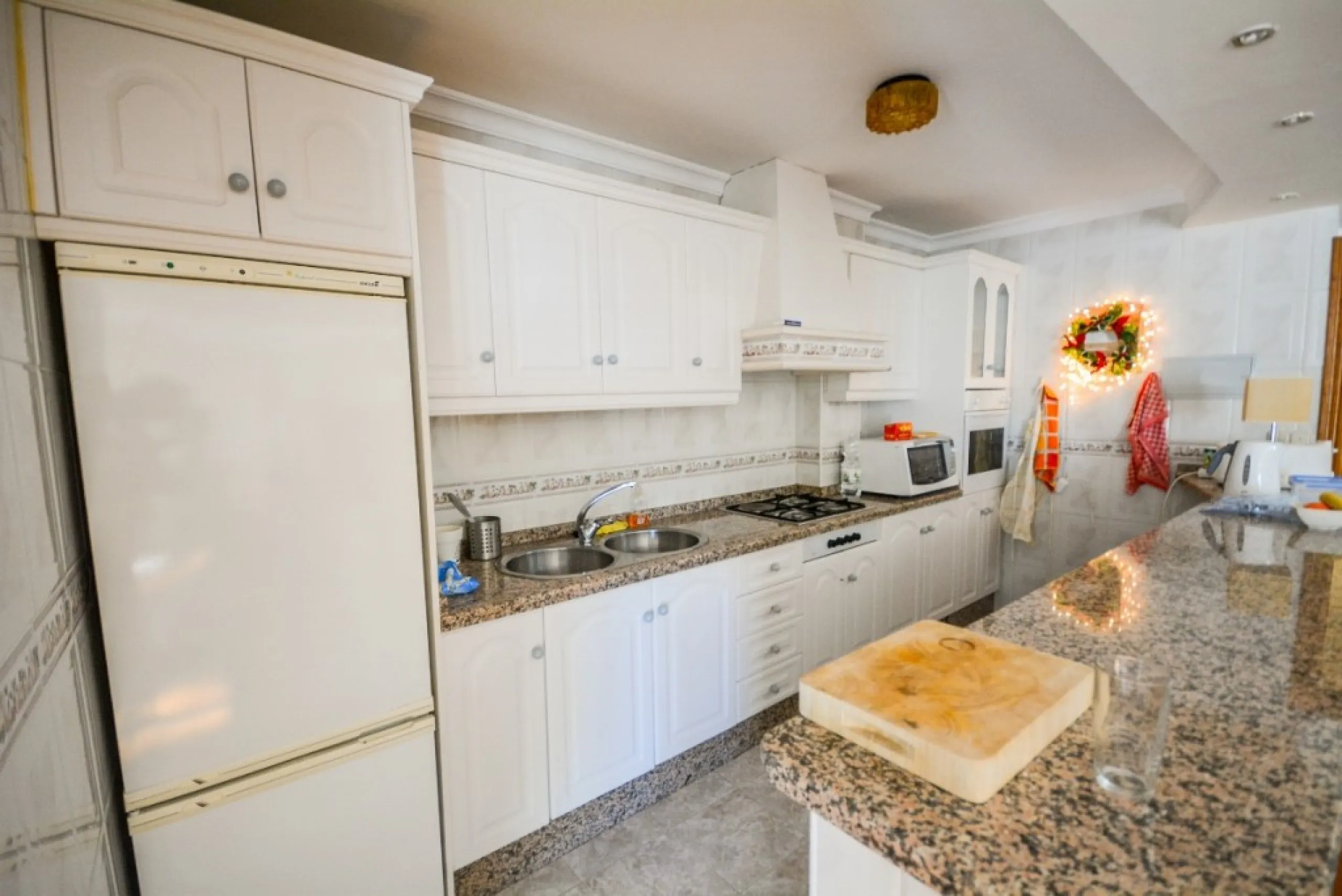 Wonderful Villa Estepona with self contained apartment, separate guest house, orchard, stables and beautiful sea views.