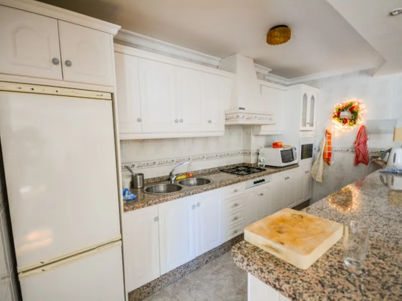 Wonderful Villa Estepona with self contained apartment, separate guest house, orchard, stables and beautiful sea views.