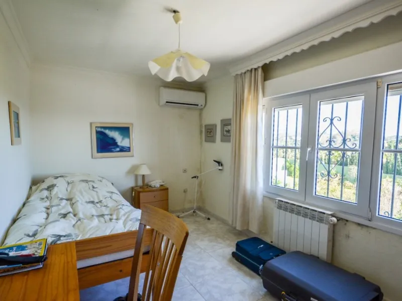 Wonderful Villa Estepona with self contained apartment, separate guest house, orchard, stables and beautiful sea views.
