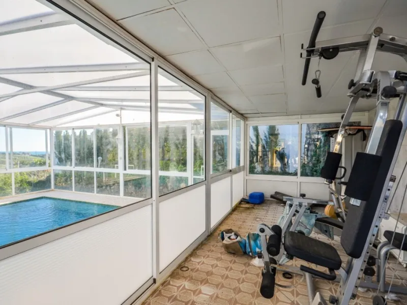 Wonderful Villa Estepona with self contained apartment, separate guest house, orchard, stables and beautiful sea views.