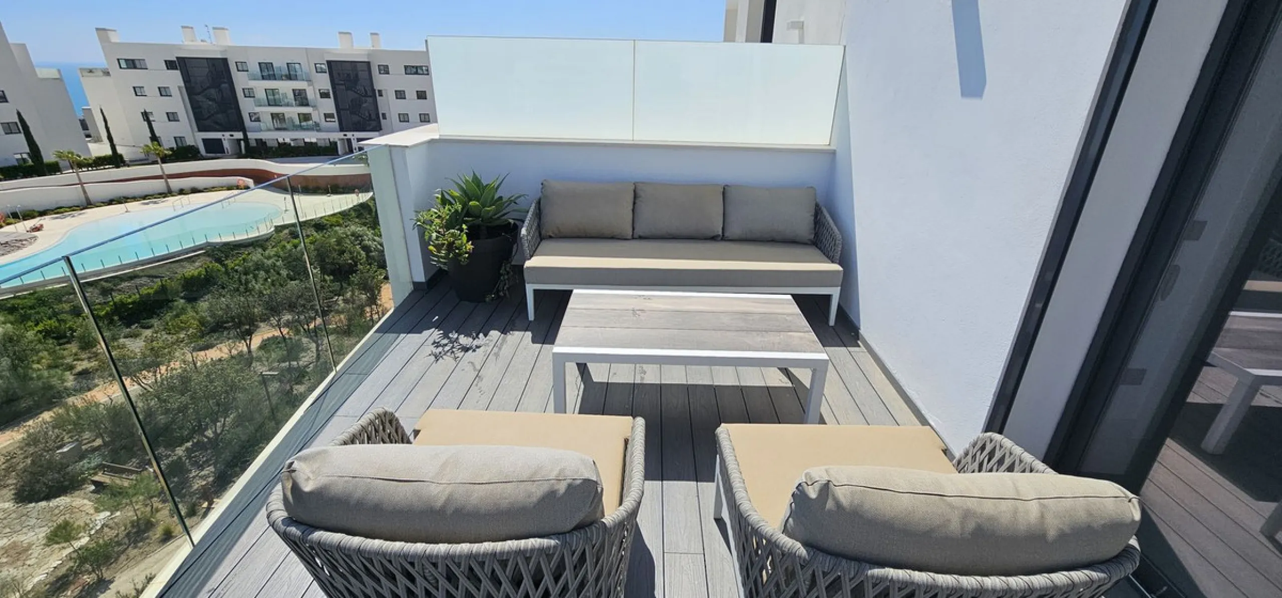 Penthouse for sale in Higueron West Phase III. With private pool.