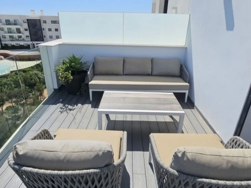 Penthouse for sale in Higueron West Phase III. With private pool.