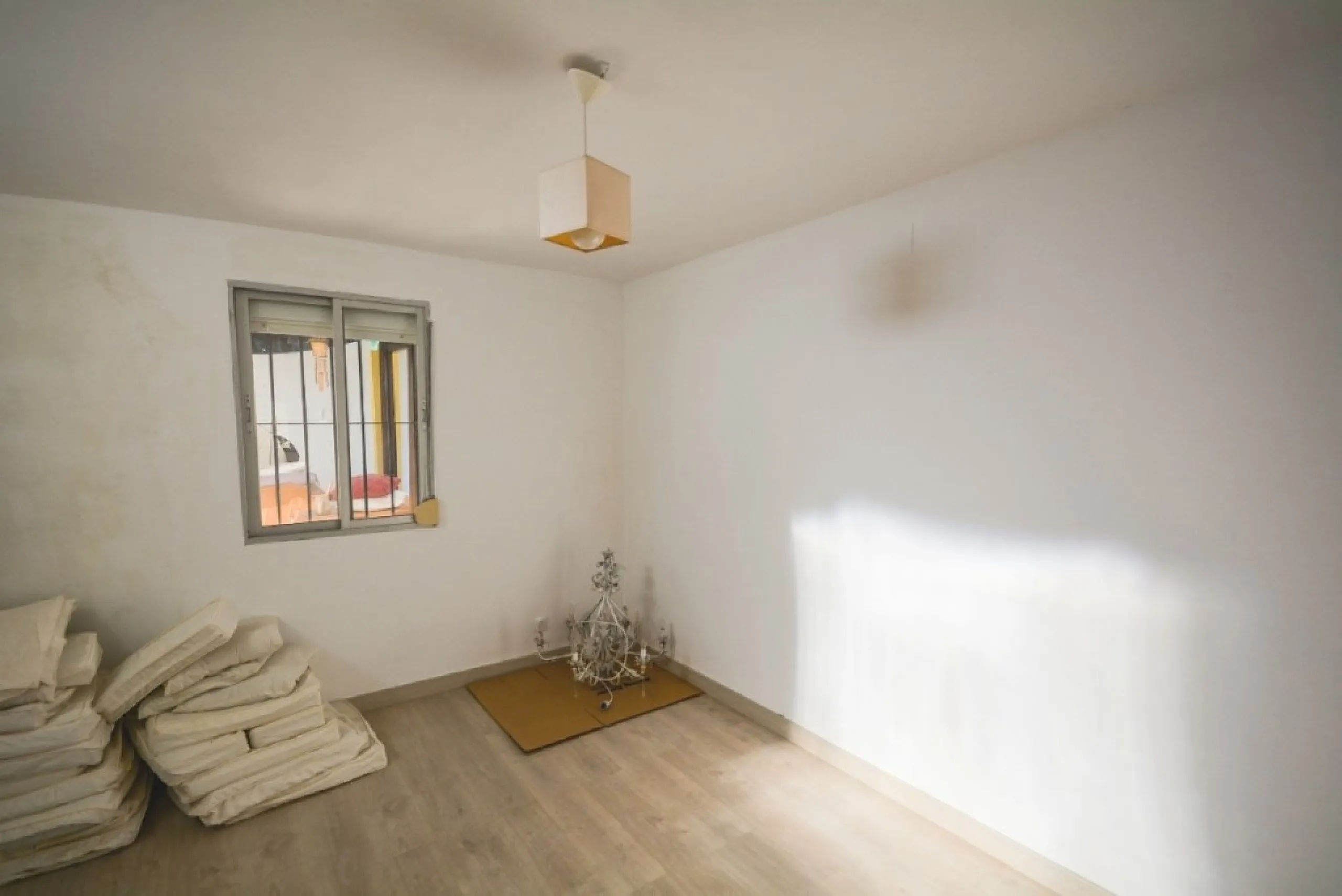Wonderful Villa Estepona with self contained apartment, separate guest house, orchard, stables and beautiful sea views.