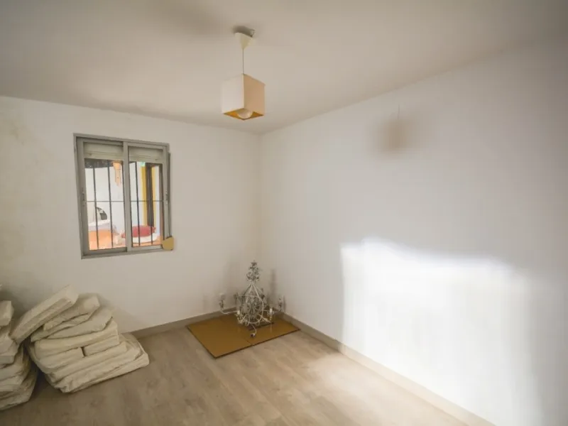 Wonderful Villa Estepona with self contained apartment, separate guest house, orchard, stables and beautiful sea views.