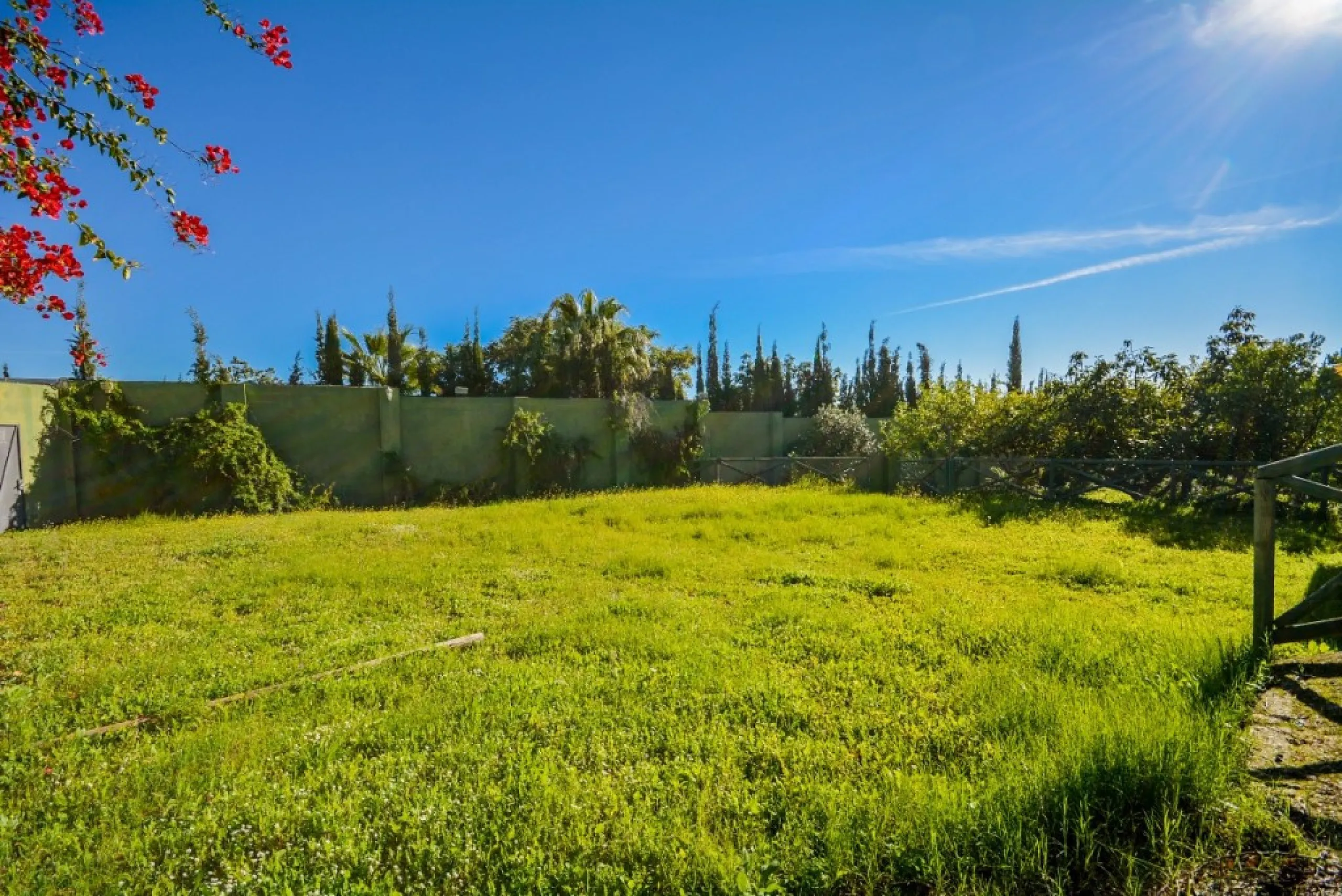 Wonderful Villa Estepona with self contained apartment, separate guest house, orchard, stables and beautiful sea views.