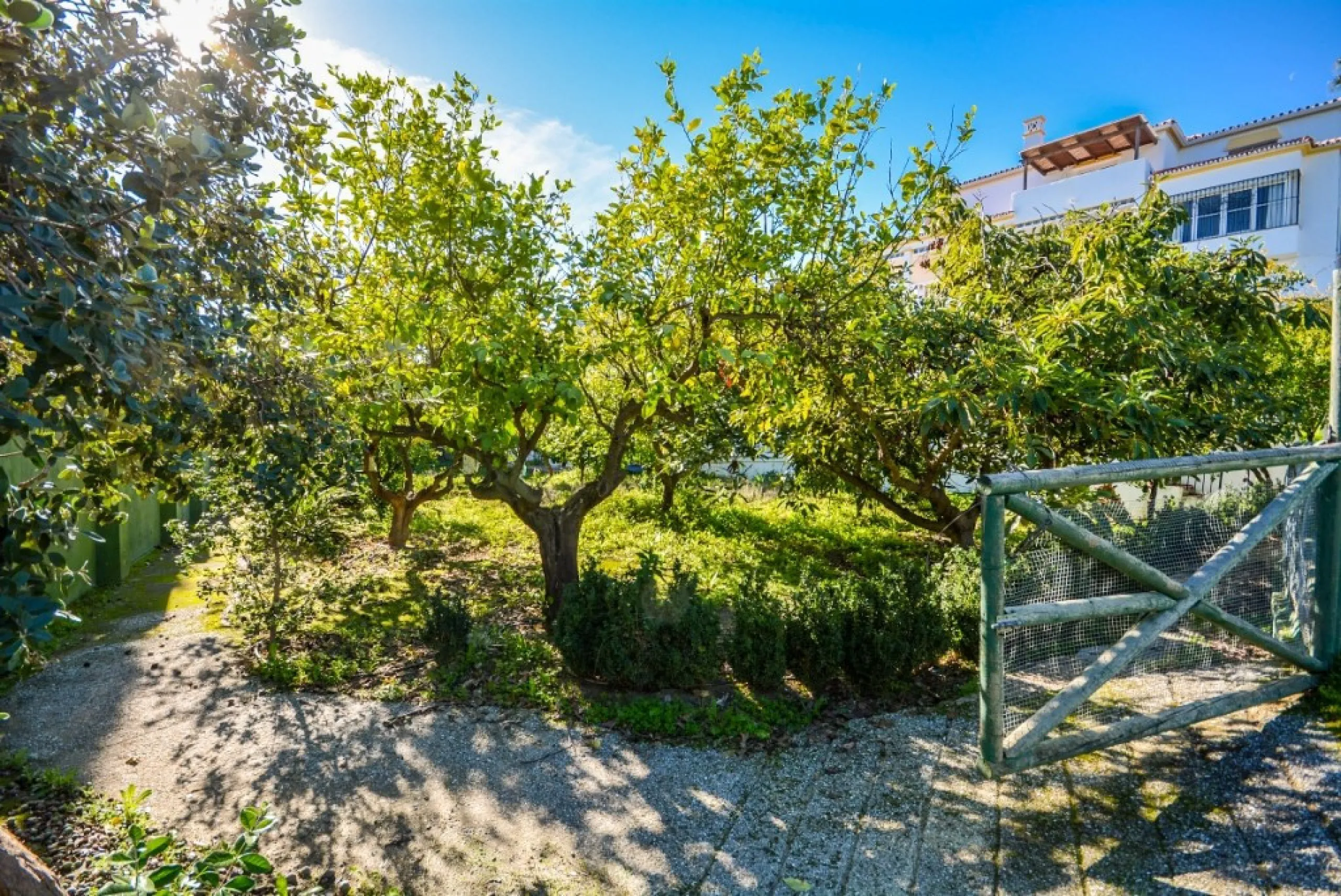 Wonderful Villa Estepona with self contained apartment, separate guest house, orchard, stables and beautiful sea views.
