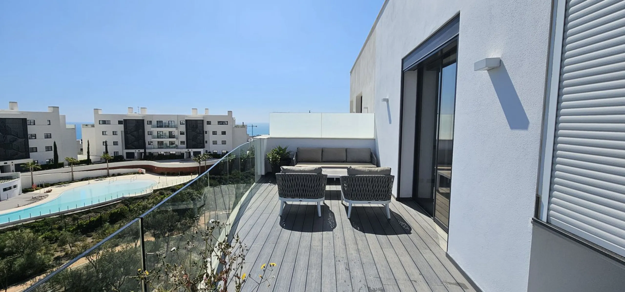 Penthouse for sale in Higueron West Phase III. With private pool.