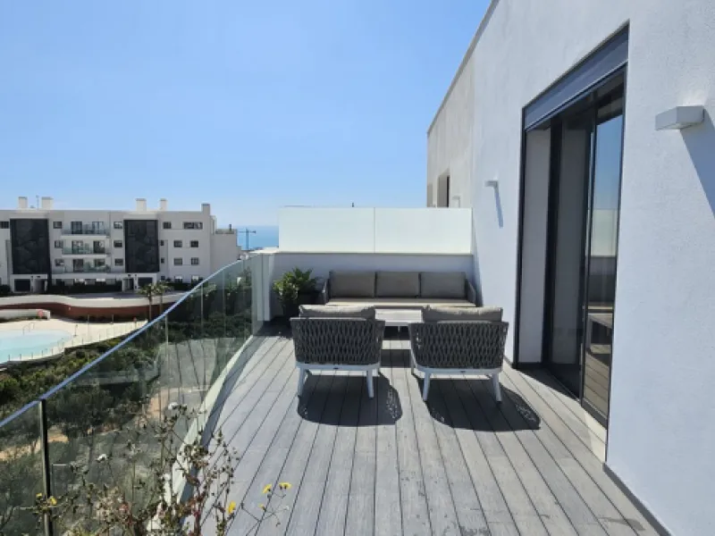 Penthouse for sale in Higueron West Phase III. With private pool.