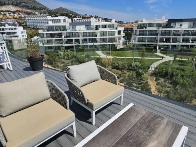 Penthouse for sale in Higueron West Phase III. With private pool.