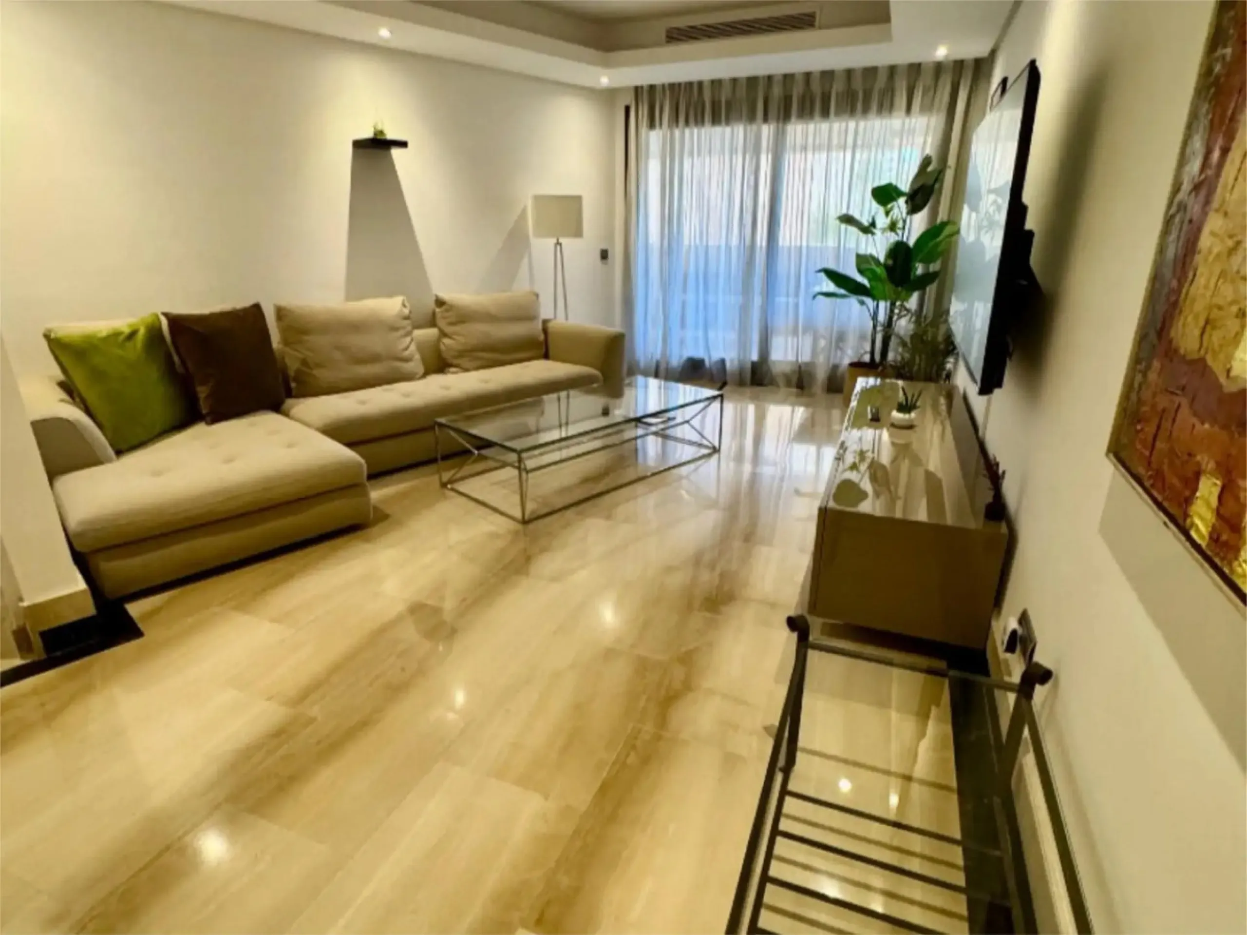 Apartment - Middle Floor Apartment в продаже в Estepona, Málaga. В доме 3 спален и 2 ванных комнат. Площадь дома 192 м²