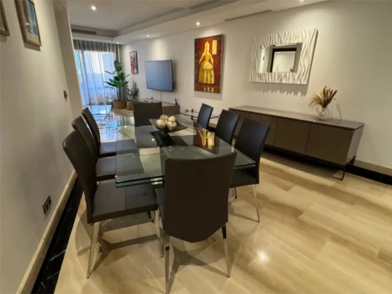 Apartment - Middle Floor Apartment в продаже в Estepona, Málaga. В доме 3 спален и 2 ванных комнат. Площадь дома 192 м²