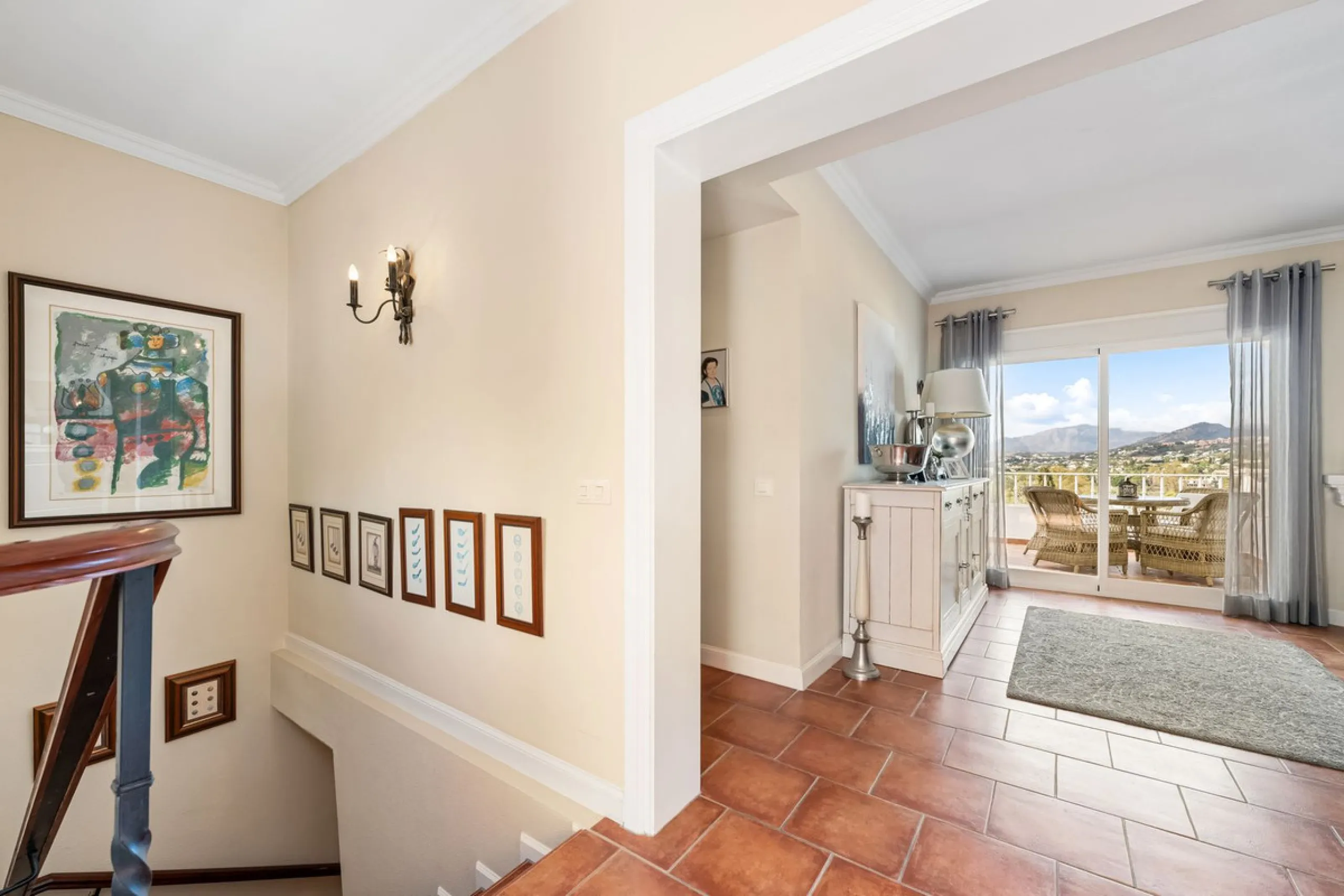 House - Townhouse в продаже в Marbella, Málaga. В доме 3 спален и 3 ванных комнат. Площадь дома 100 м²