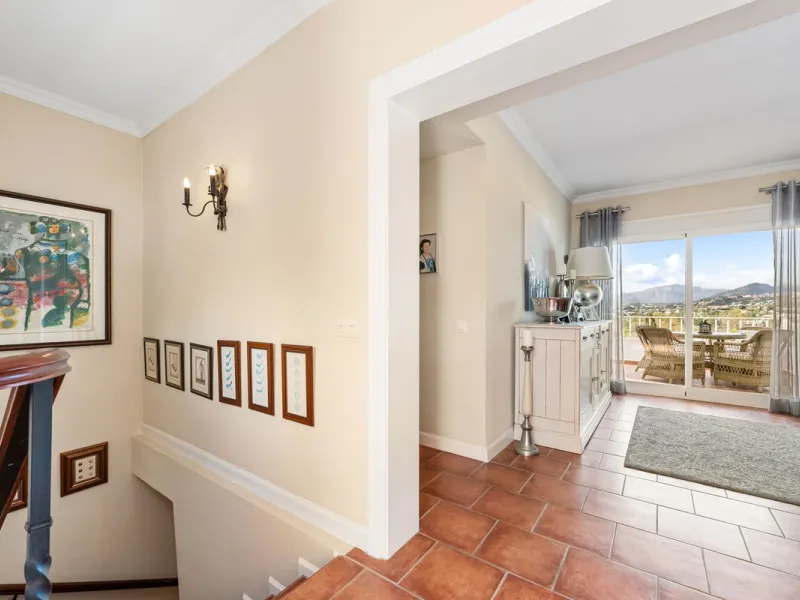 We present this special & classic property  in the well known development of Los Jarales. Nestled in the heart of Aloha with views towards the Aloha golf course and across  the valley. The spacious entrance takes you to the property through the large pati
