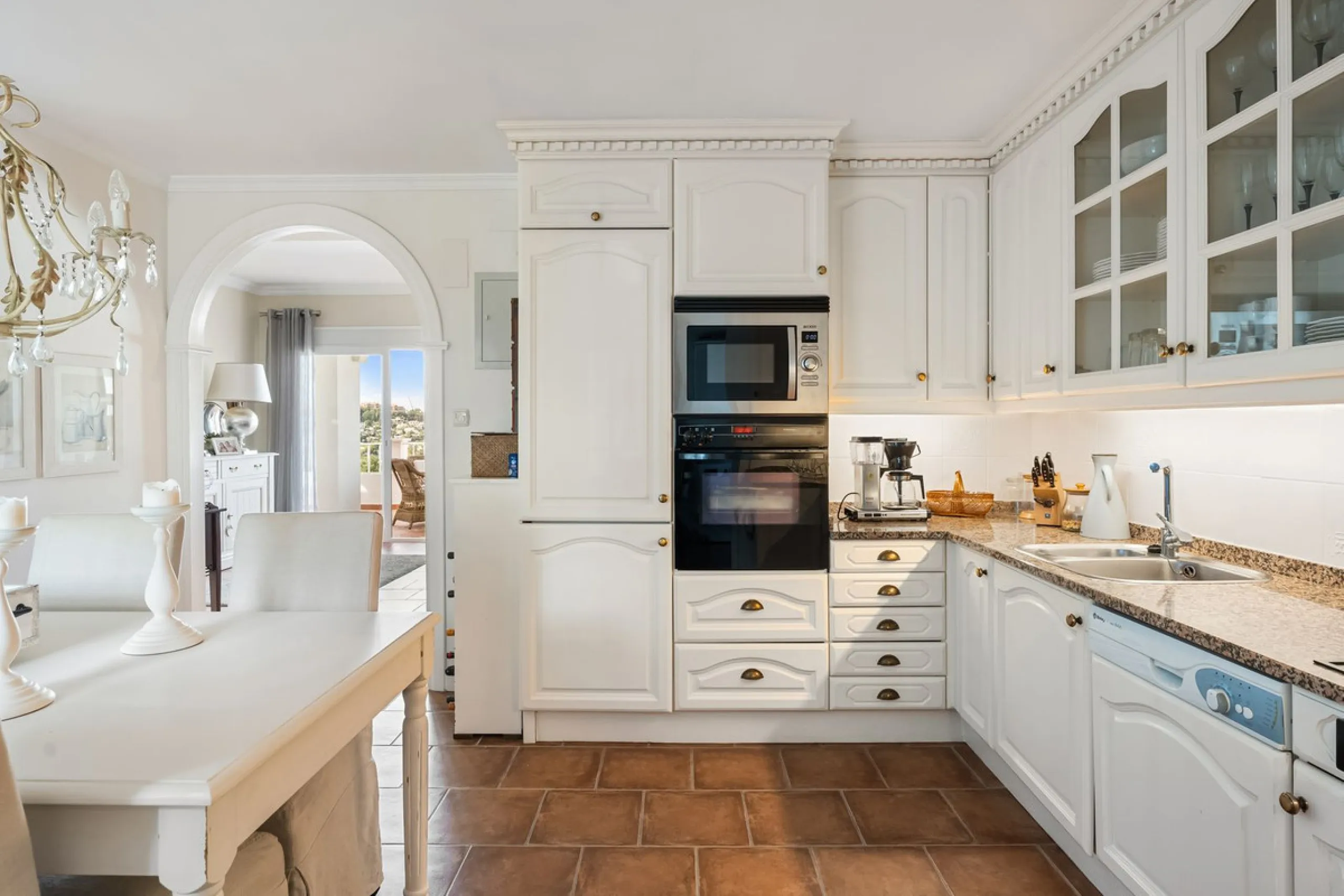 House - Townhouse в продаже в Marbella, Málaga. В доме 3 спален и 3 ванных комнат. Площадь дома 100 м²