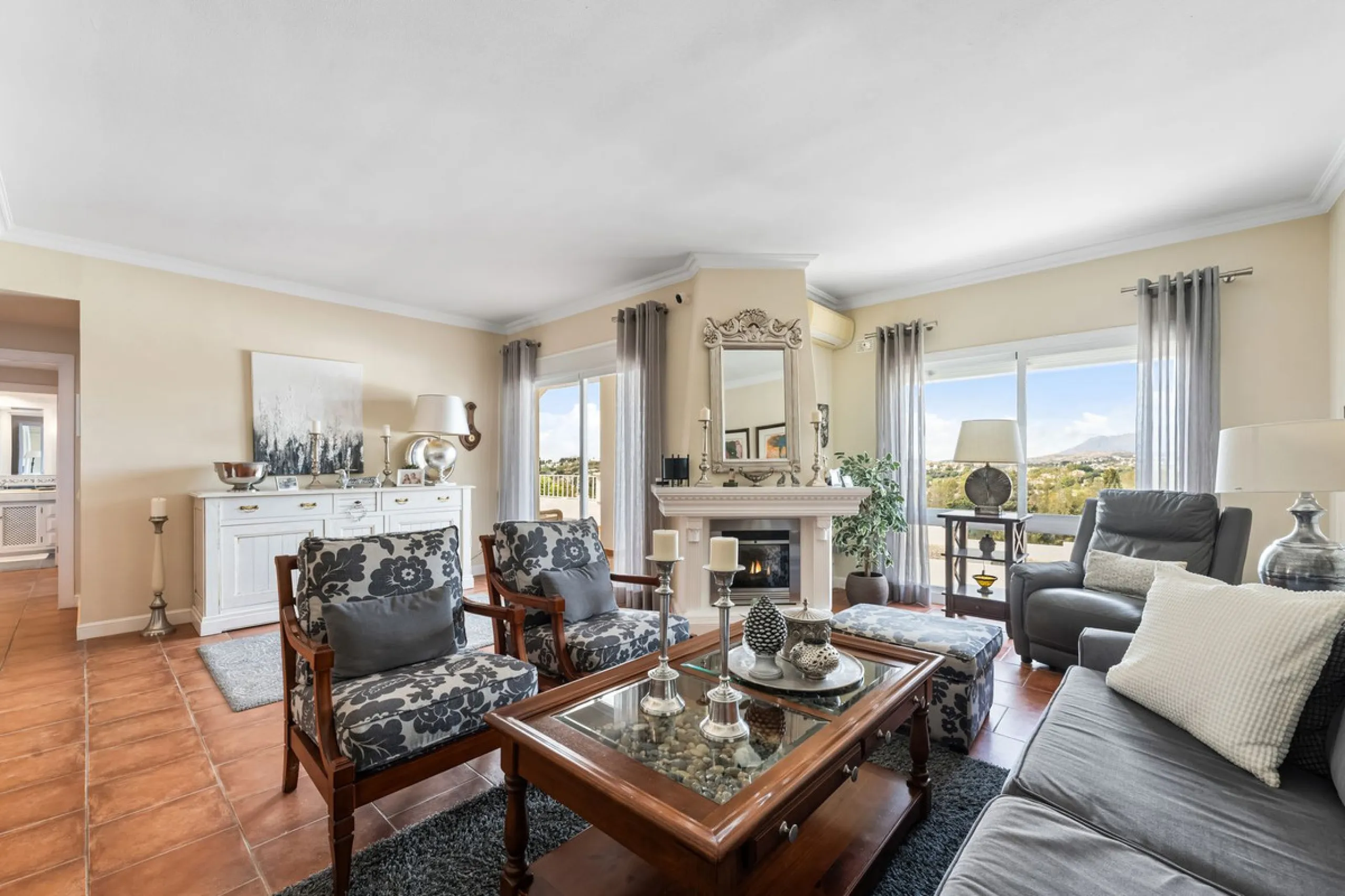 House - Townhouse в продаже в Marbella, Málaga. В доме 3 спален и 3 ванных комнат. Площадь дома 100 м²