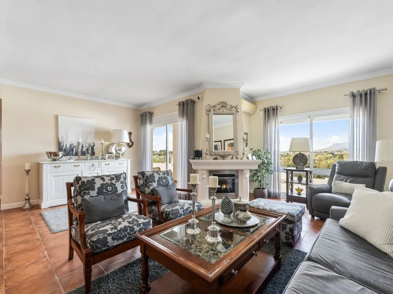 House - Townhouse в продаже в Marbella, Málaga. В доме 3 спален и 3 ванных комнат. Площадь дома 100 м²