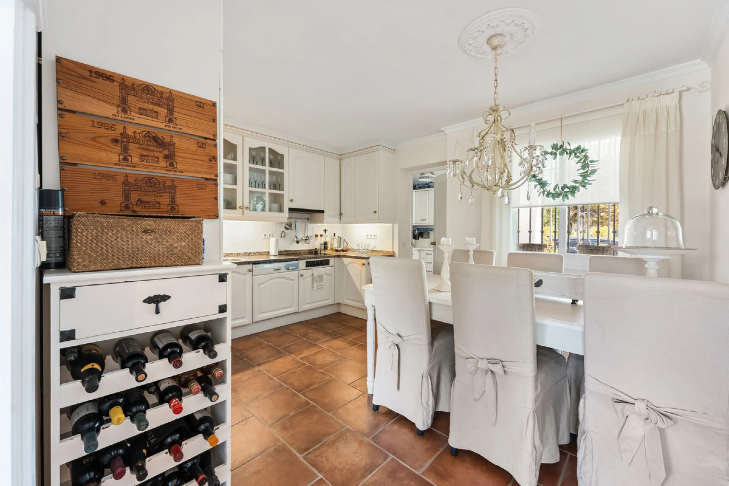 House - Townhouse в продаже в Marbella, Málaga. В доме 3 спален и 3 ванных комнат. Площадь дома 100 м²