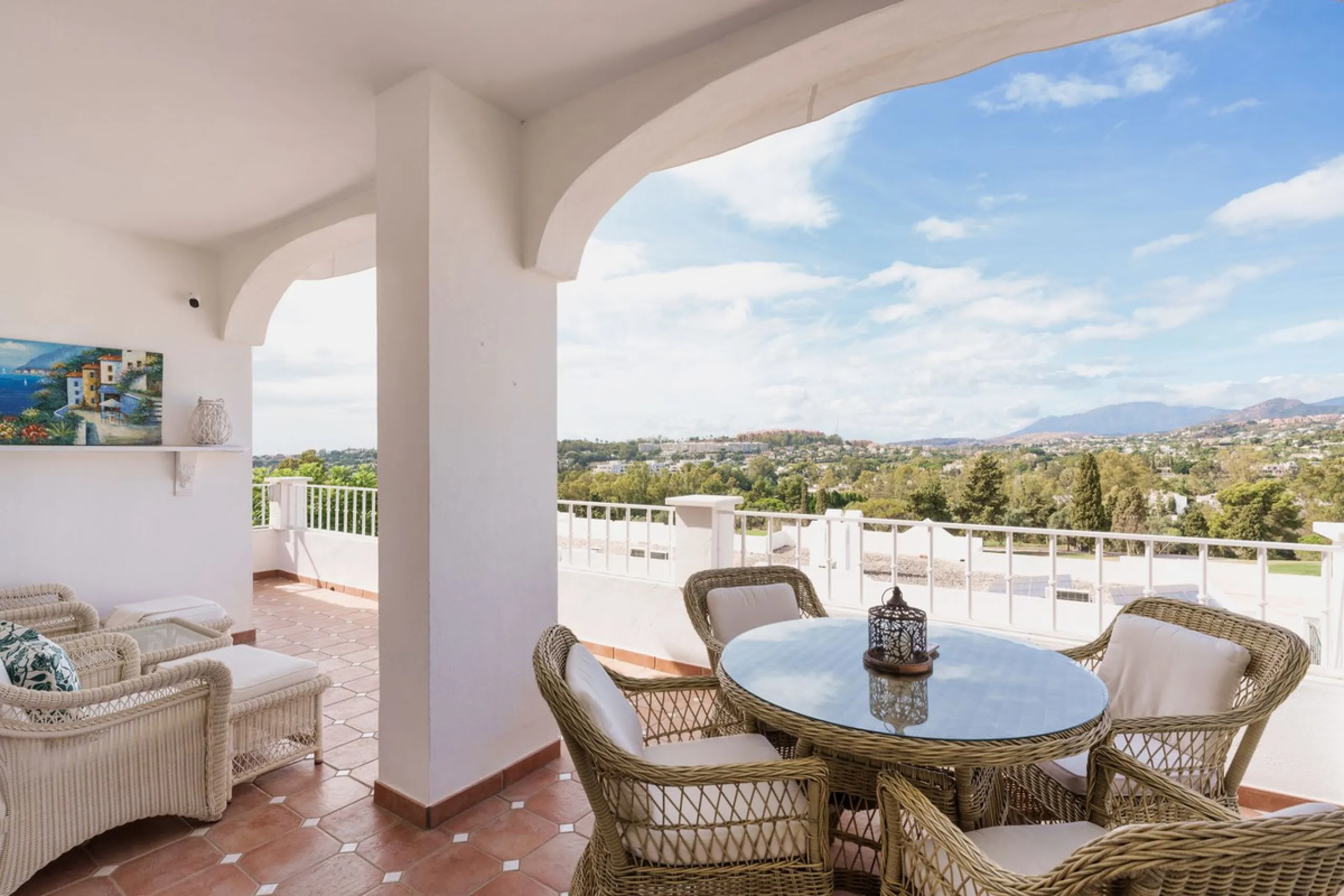House - Townhouse в продаже в Marbella, Málaga. В доме 3 спален и 3 ванных комнат. Площадь дома 100 м²