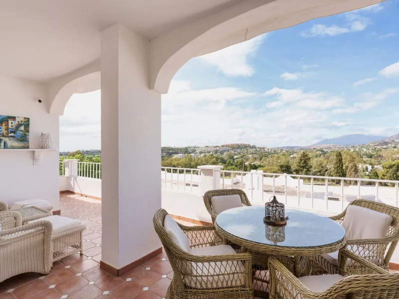 House - Townhouse в продаже в Marbella, Málaga. В доме 3 спален и 3 ванных комнат. Площадь дома 100 м²