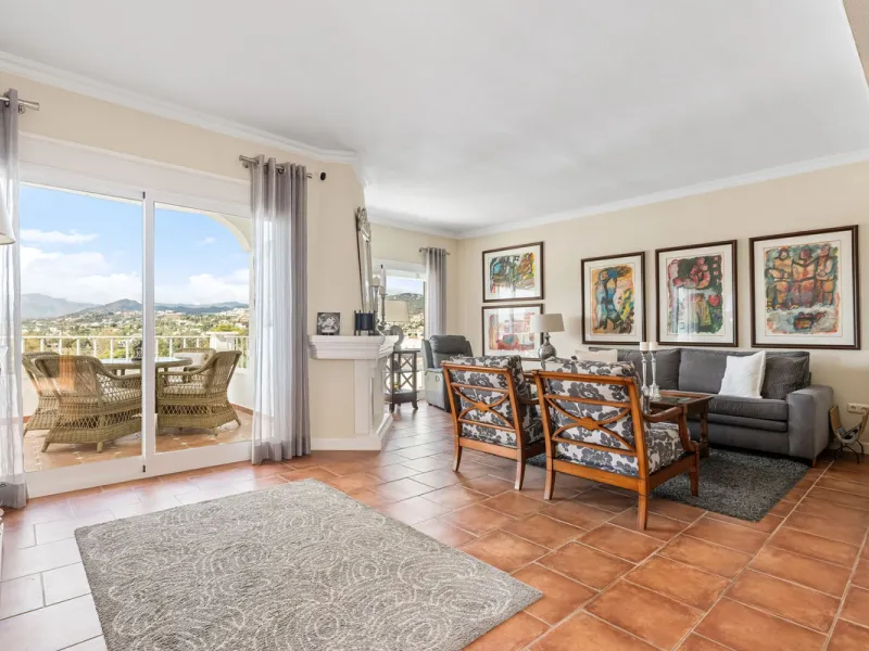 House - Townhouse в продаже в Marbella, Málaga. В доме 3 спален и 3 ванных комнат. Площадь дома 100 м²