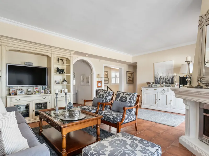 House - Townhouse в продаже в Marbella, Málaga. В доме 3 спален и 3 ванных комнат. Площадь дома 100 м²