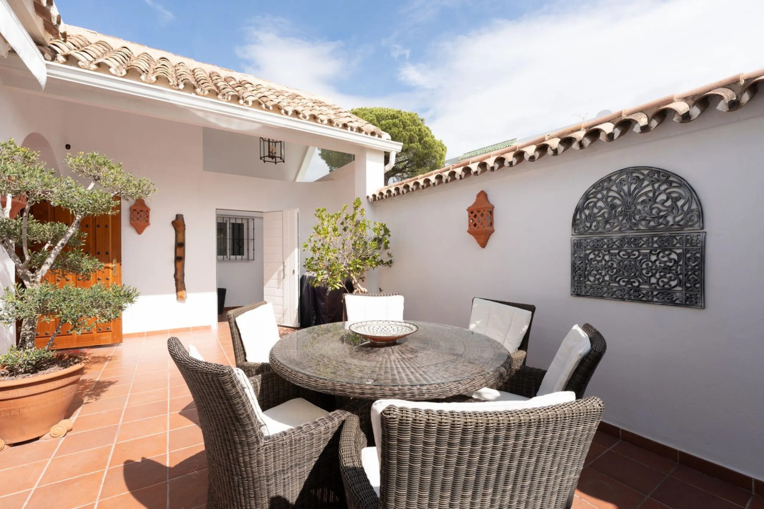House - Townhouse в продаже в Marbella, Málaga. В доме 3 спален и 3 ванных комнат. Площадь дома 100 м²