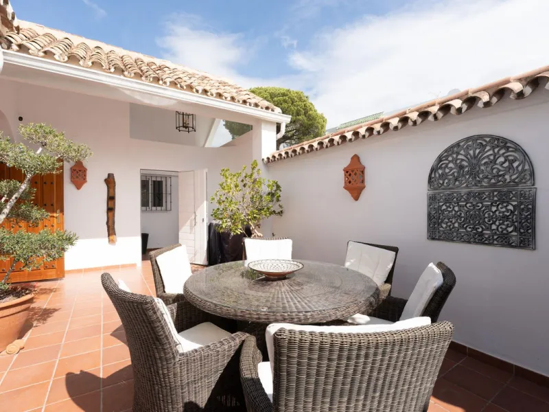 House - Townhouse в продаже в Marbella, Málaga. В доме 3 спален и 3 ванных комнат. Площадь дома 100 м²